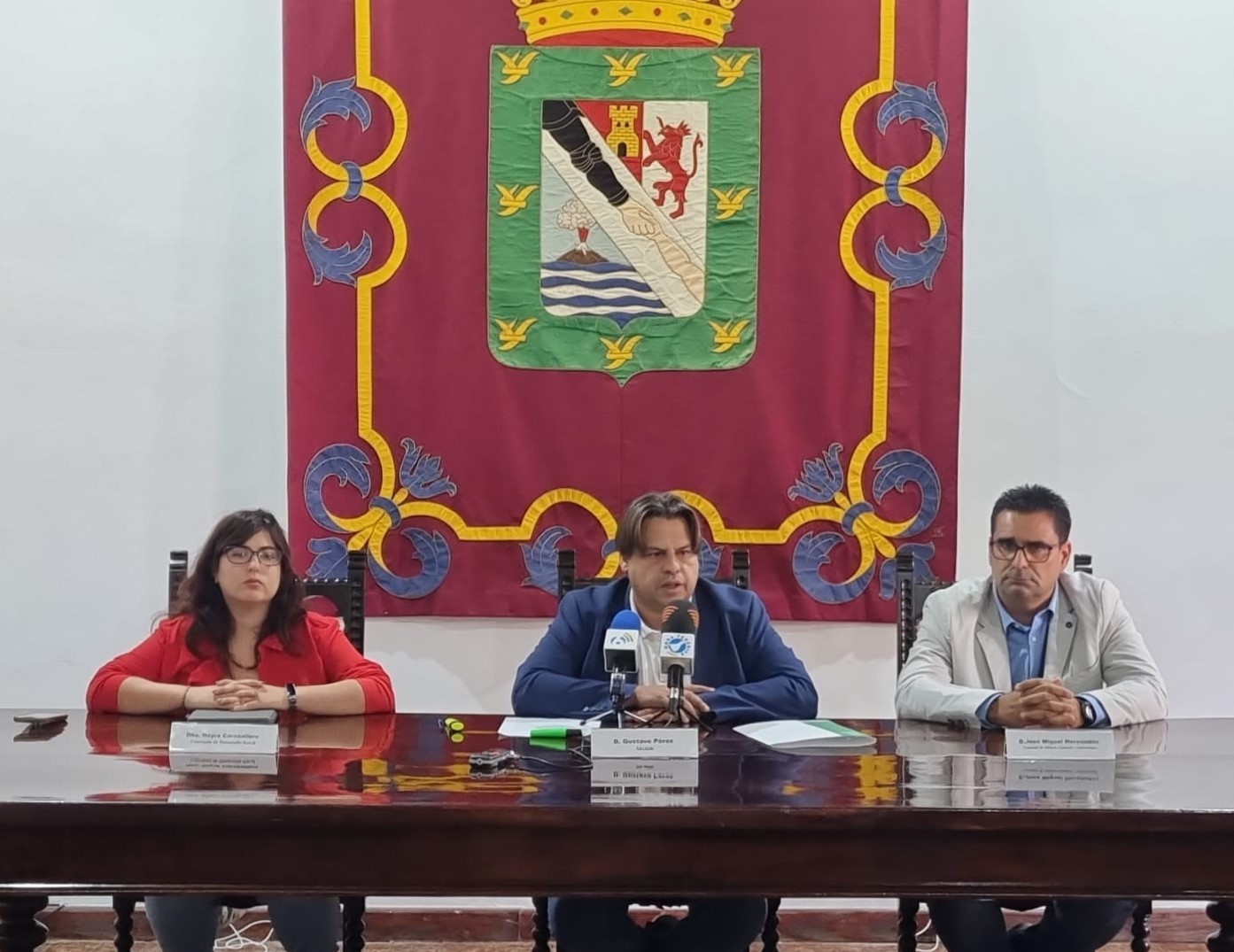 rueda-de-prensa-nayra-caraballero-gustavo-perez-y-jose-miguel-hernandez